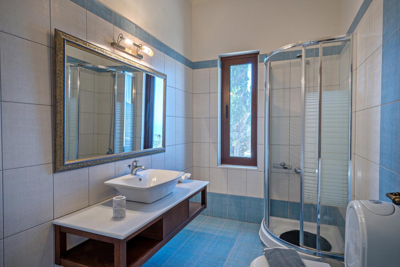 אגיה פלגיה קיתירה Sea Views At Villa Anemomylos With Heated Pool, Ping Pong And Tennis מראה חיצוני תמונה